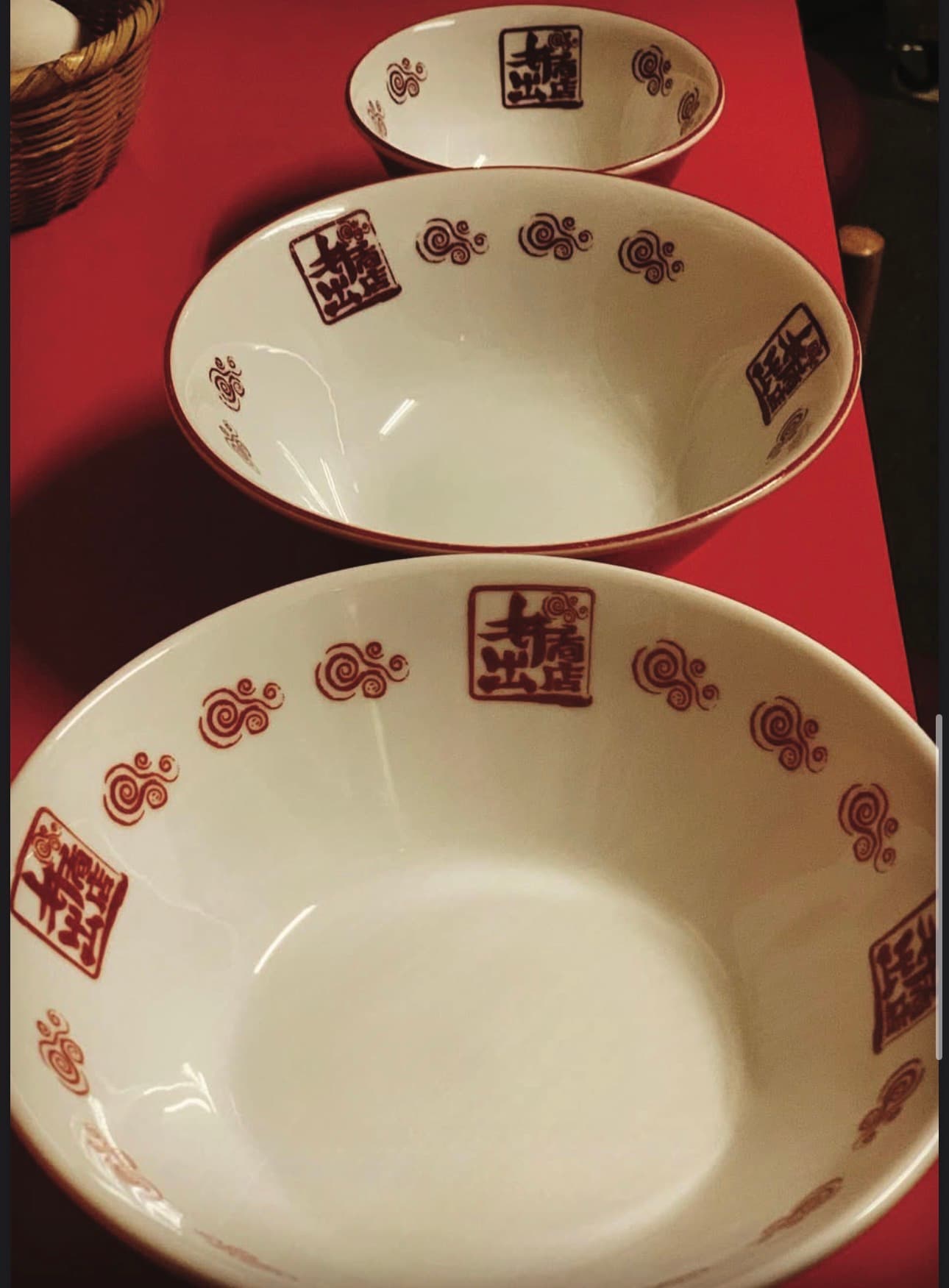 Three Gomen Ramen bowls showing the Ide Shoten brand stamp